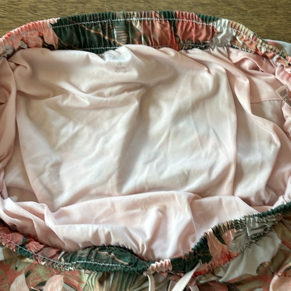 Old Navy tropical print joggers with a draw string waist. Size 3x. - Picture 3 of 5